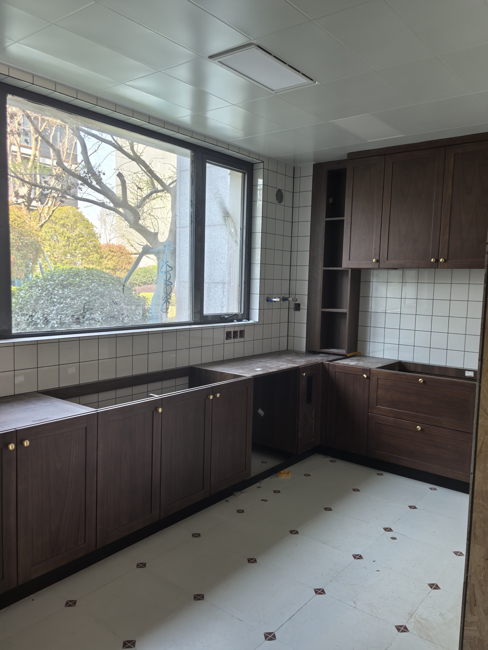 Kitchen joinery installation