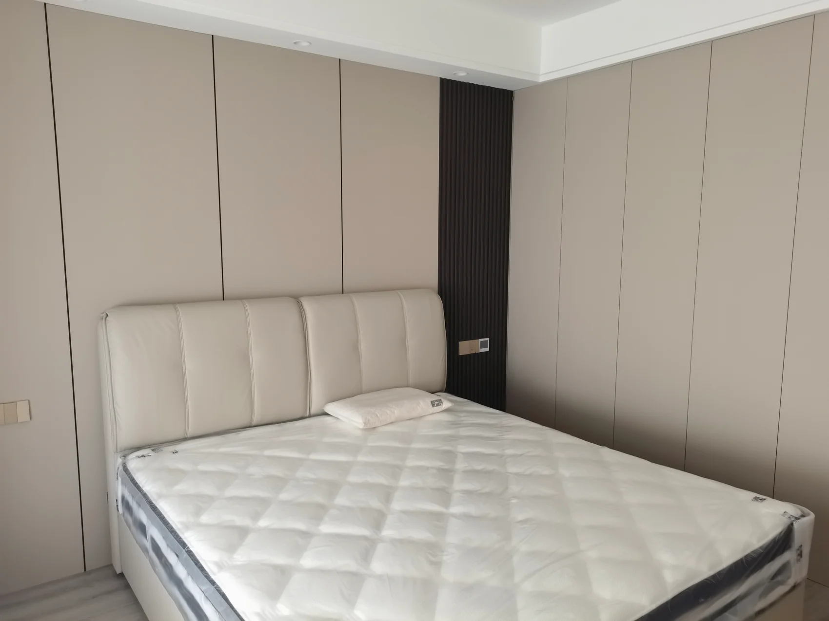 A Calmer Bedroom Suite — archive view 1