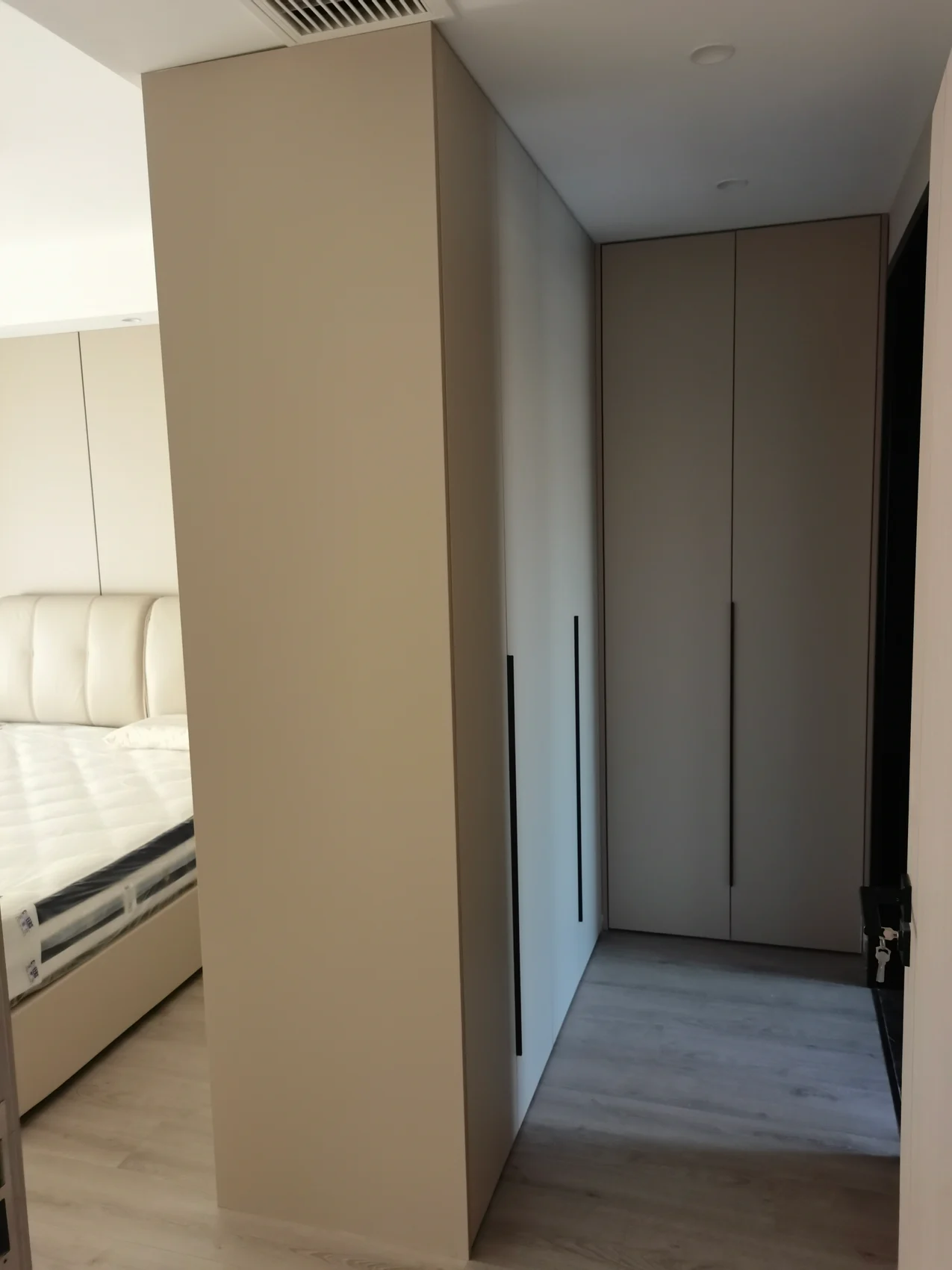 A Calmer Bedroom Suite — archive view 2