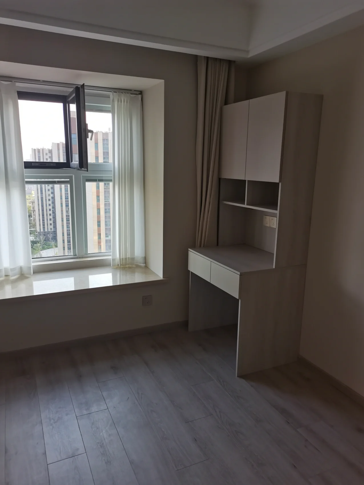 A Calmer Bedroom Suite — archive view 3